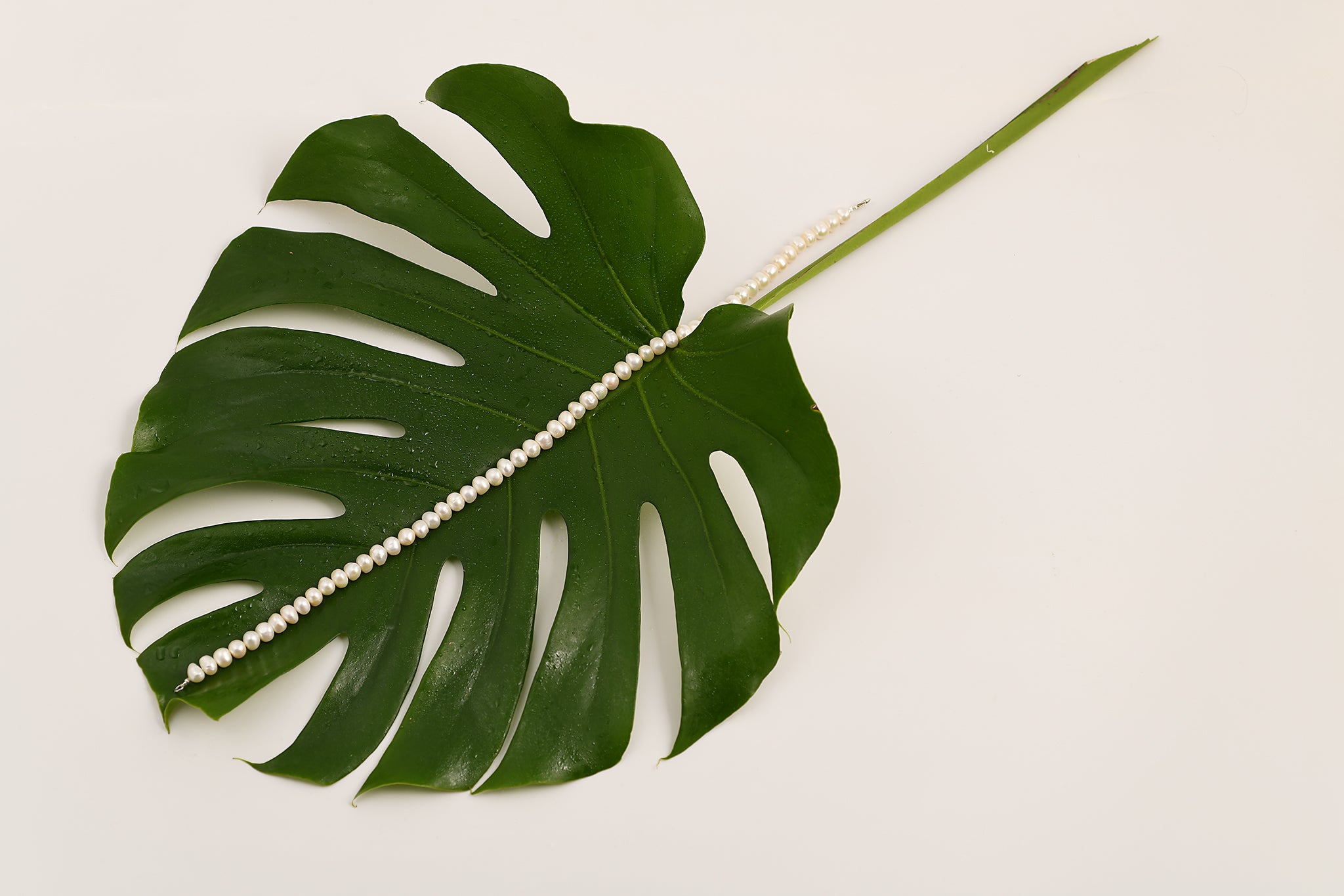 Collier de perles d'eau douce blanches irrégulières