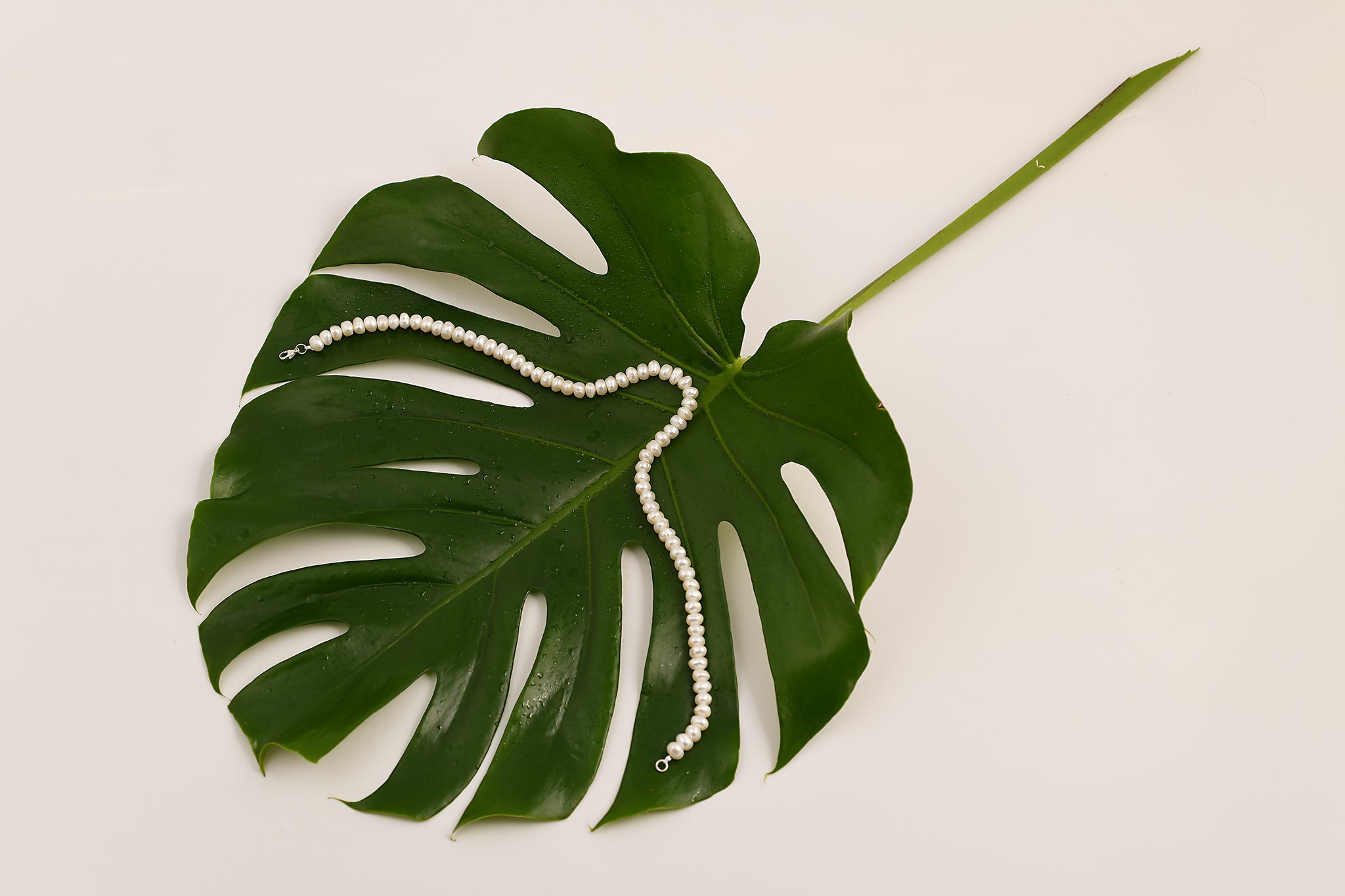 Collier de perles d'eau douce blanches irrégulières