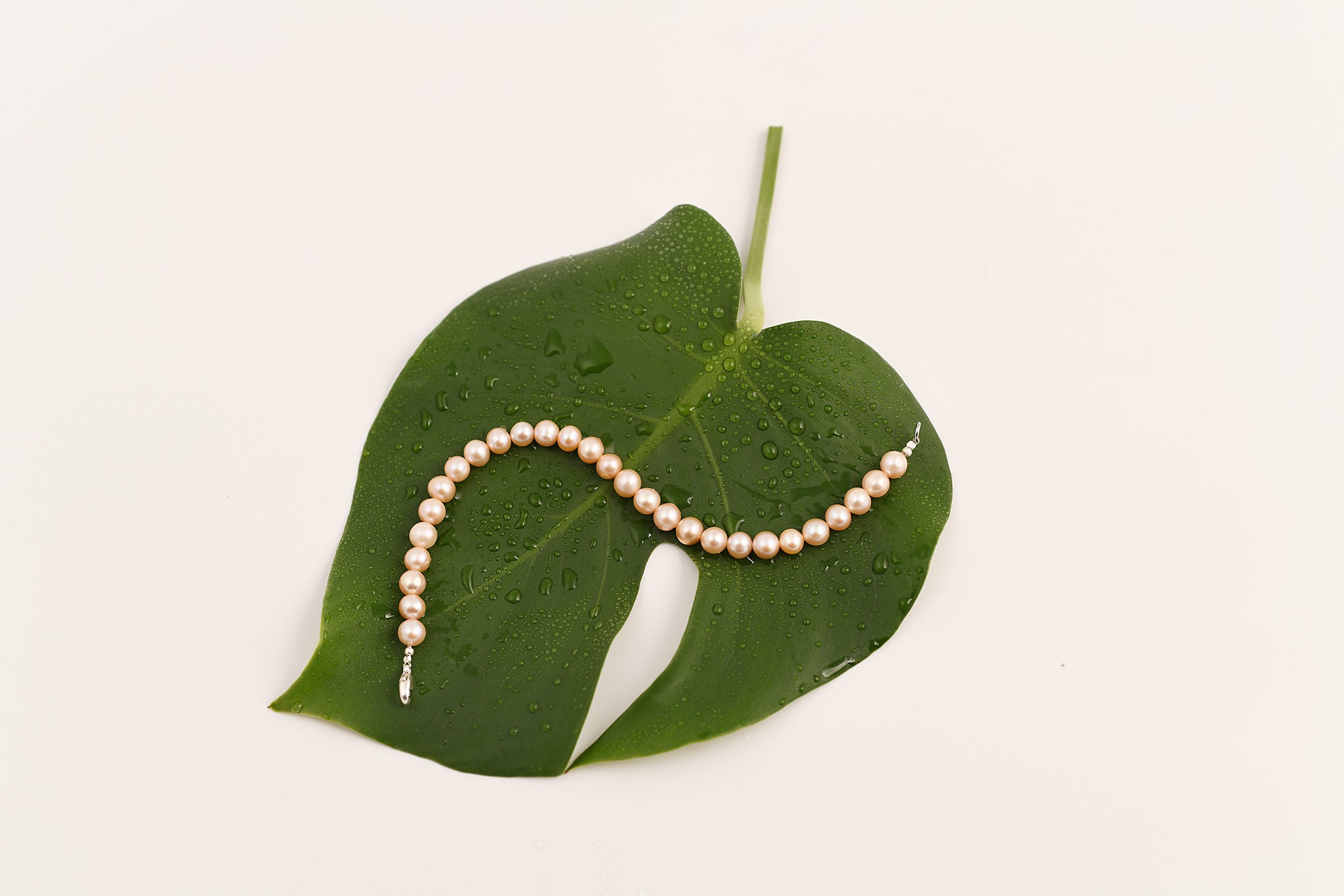 Bracelet de perles d'eau douce couleur naturelle rose saumon