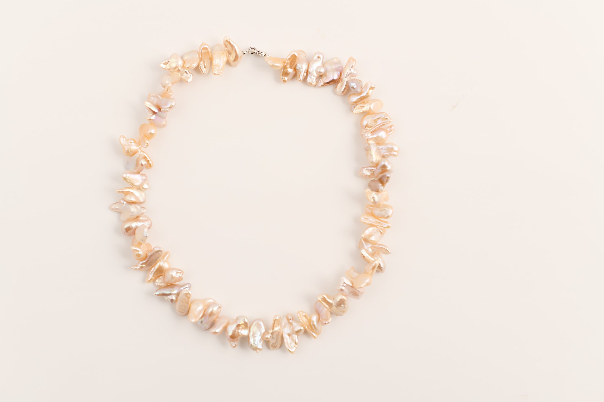 Collier de perles d'eau douce rose saumon