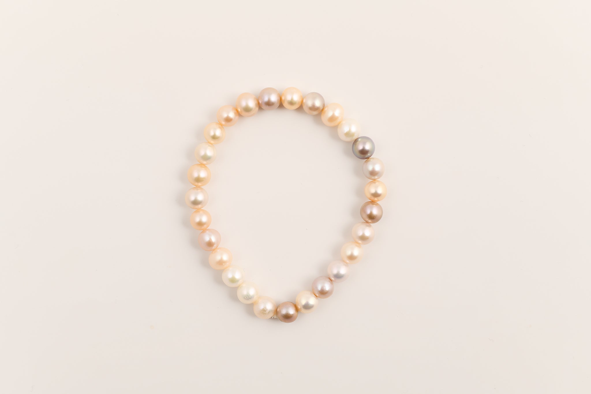 Bracelet de perles d'eau douce mélange blanc-saumon-mauve couleurs naturelles