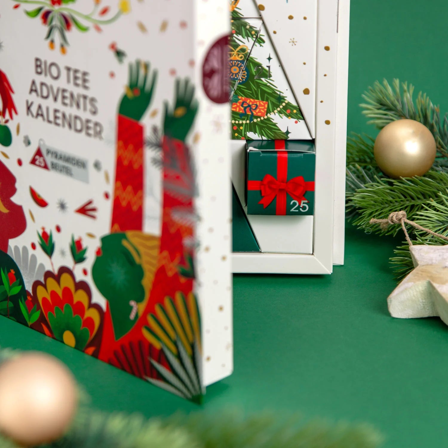 Adventskalender "Teebuch", BIO, 24 x Früchtetee, Kräutertee, Weihnachtstee in Pyramidenbeutel - Jetzt vorbestellen erhältlich ab 1.11.2025