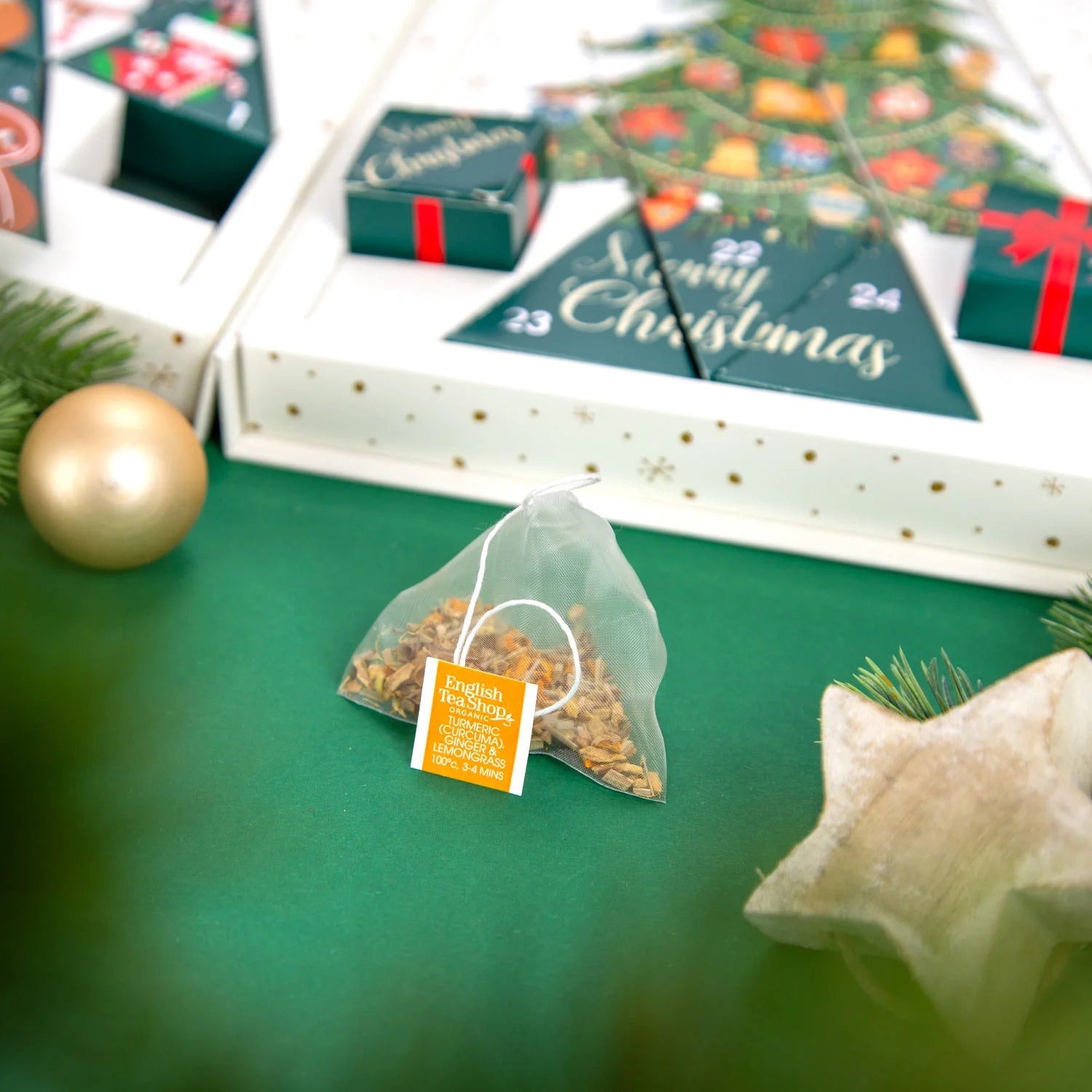 Adventskalender "Teebuch", BIO, 24 x Früchtetee, Kräutertee, Weihnachtstee in Pyramidenbeutel - Jetzt vorbestellen erhältlich ab 1.11.2025