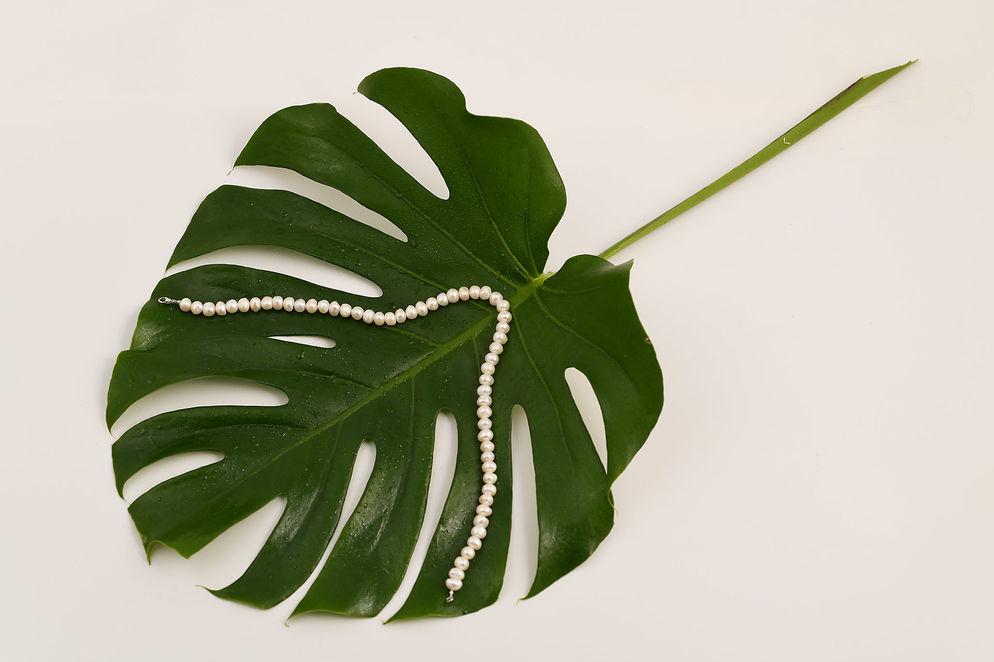 Collier de perles d'eau douce blanches irrégulières 