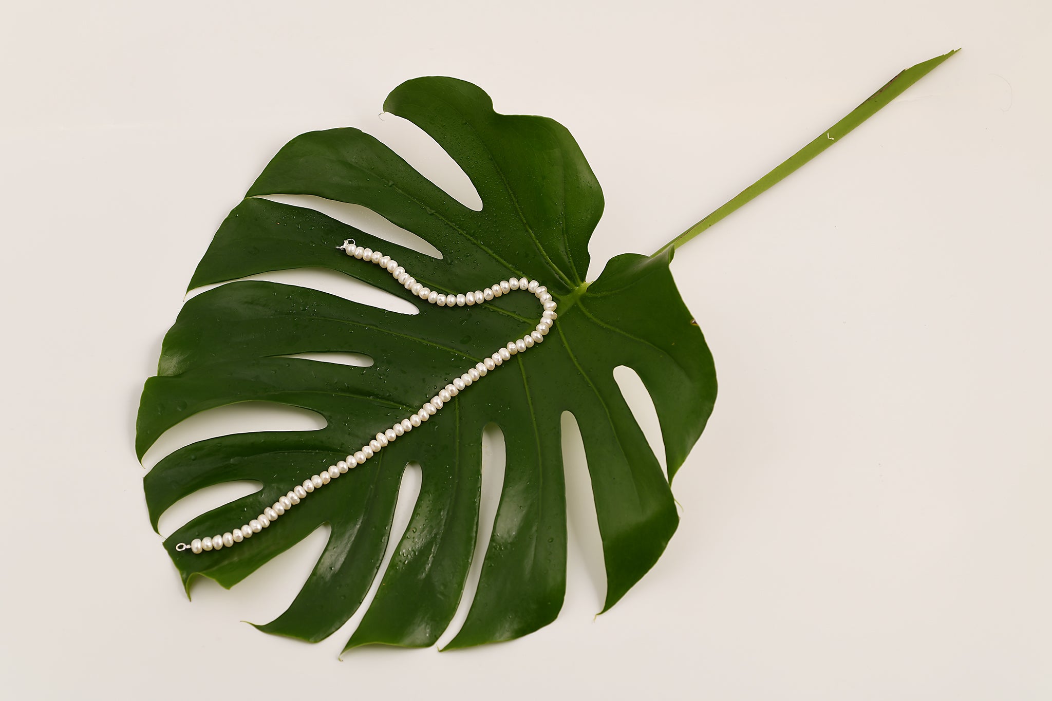 Collier de perles d'eau douce blanches irrégulières
