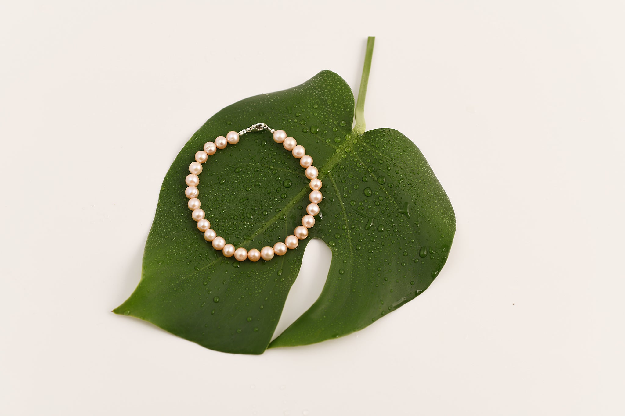 Bracelet de perles d'eau douce couleur naturelle rose saumon