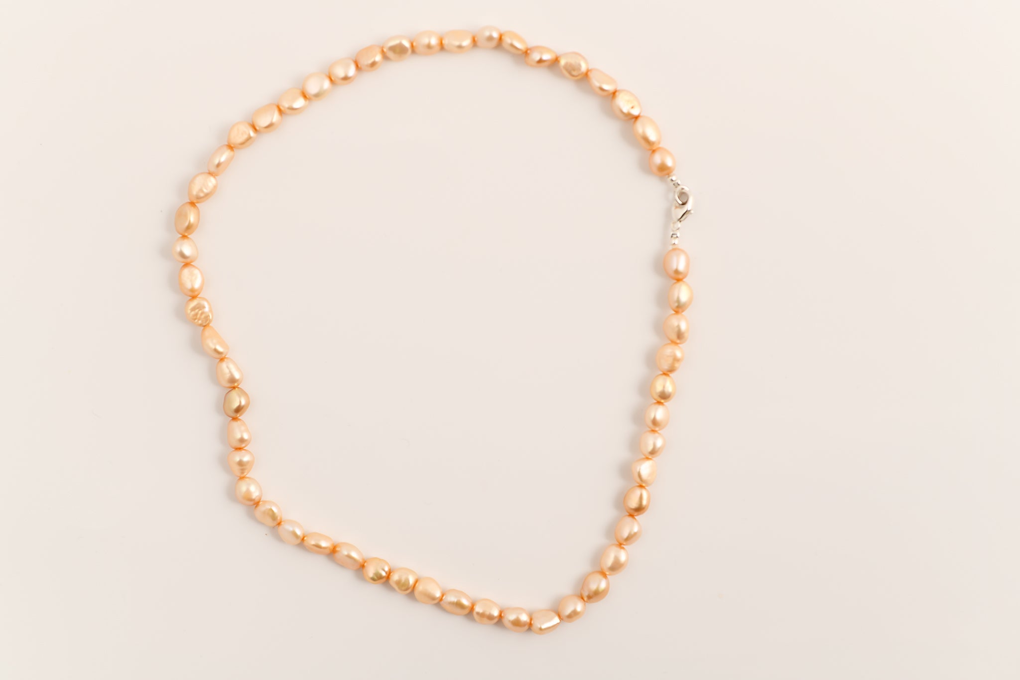 Collier de perles d'eau douce saumon