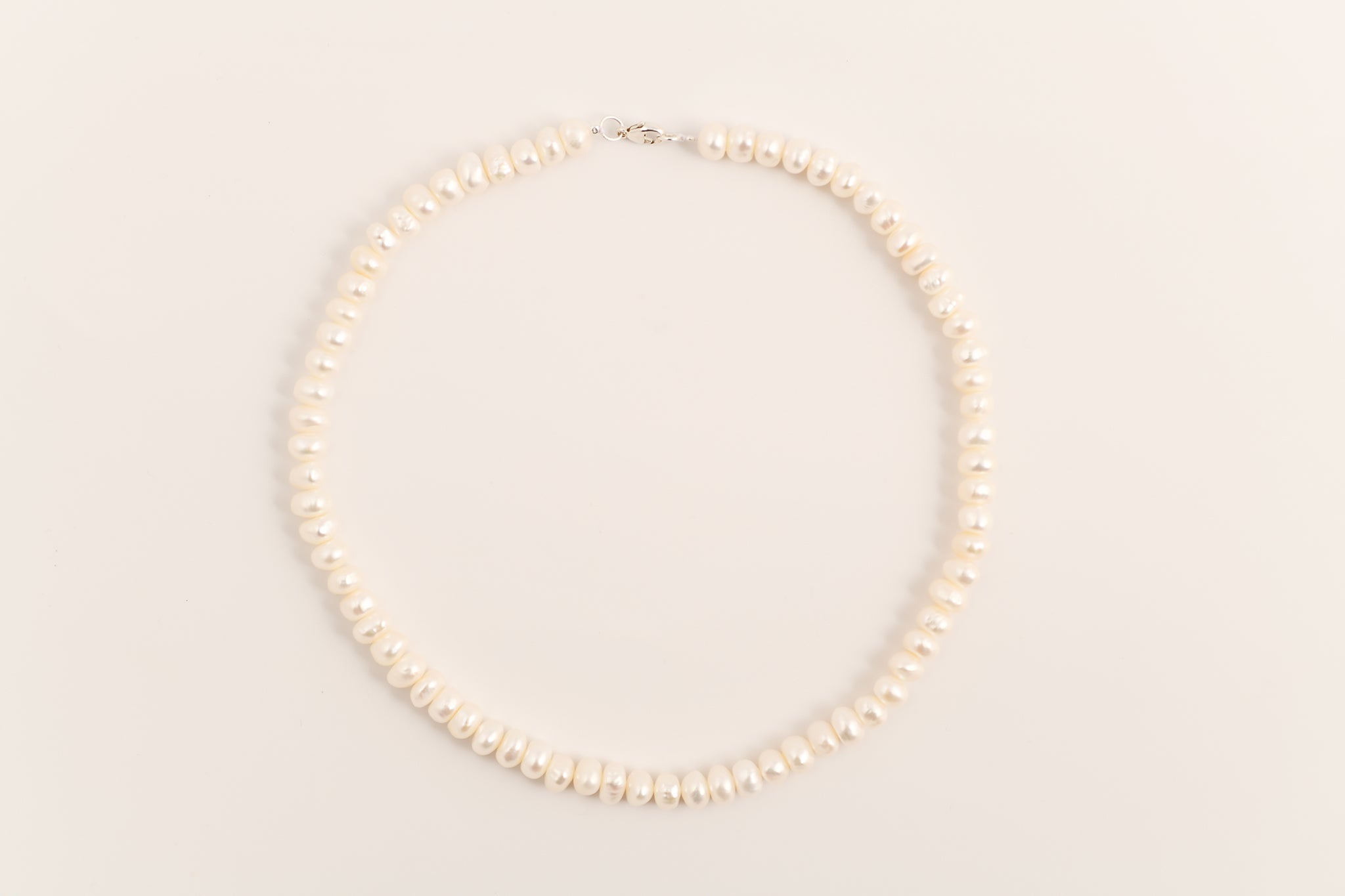 Collier de perles d'eau douce blanches irrégulières 