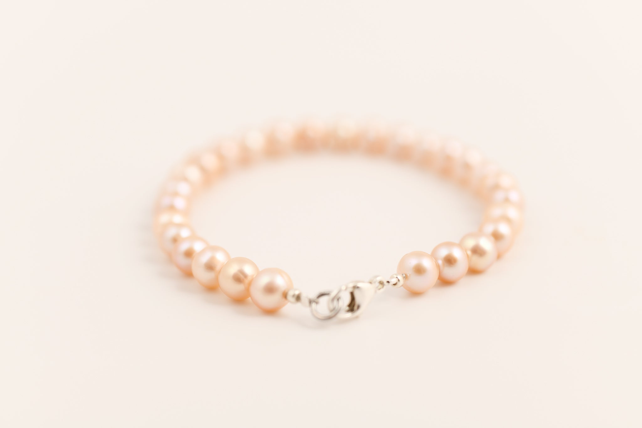Bracelet de perles d'eau douce couleur naturelle rose saumon